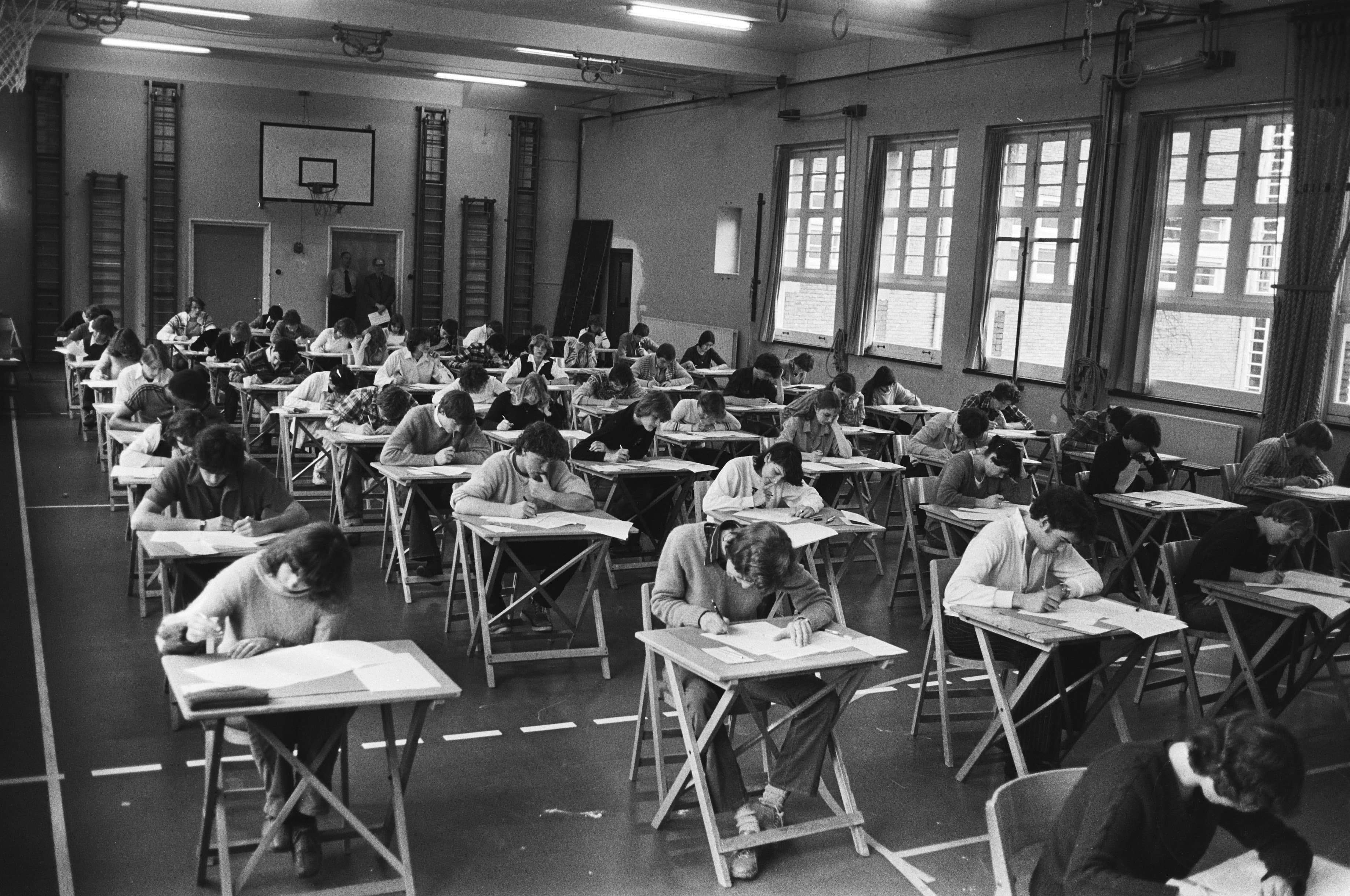 Graded only on questions it has never seen, 1979. Written final exams in a school gymnasium, Amsterdam. Nationaal Archief / Anefo.
